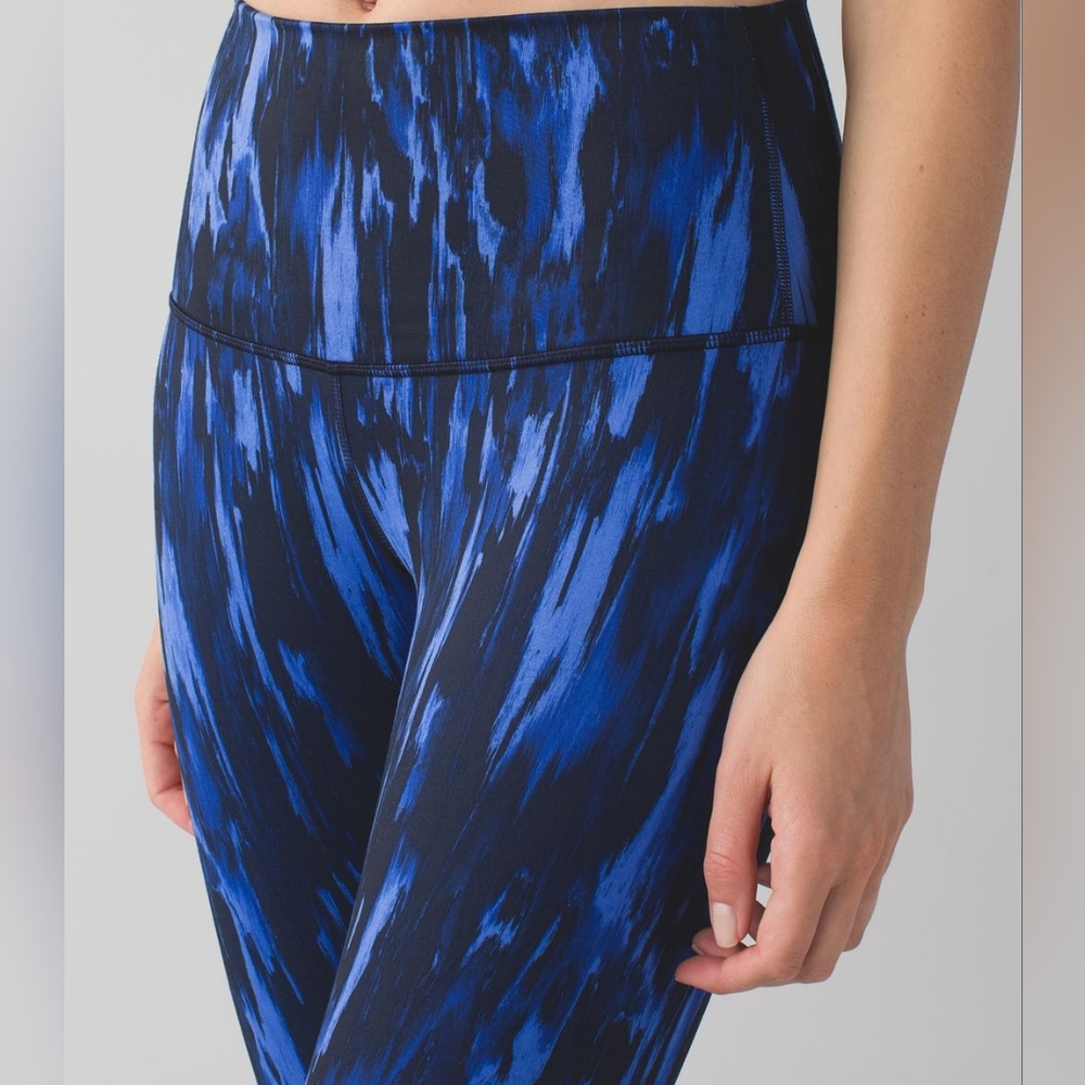 Lululemon Wunder Under Crop (Hi-Rise)Painted Animal Sprinkler Black